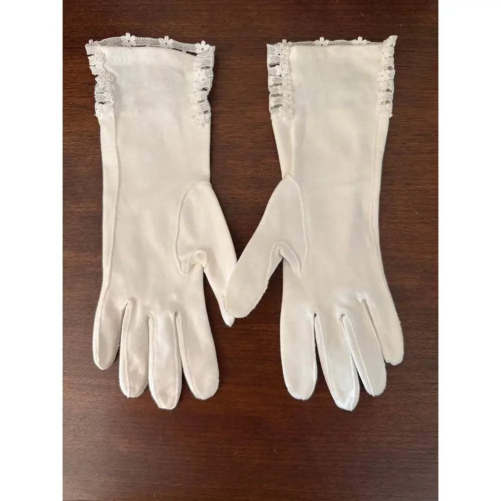 Vintage 1950s 1960s Viola Weinberger White Lace Cotton Gloves Size 6.5 Wedding